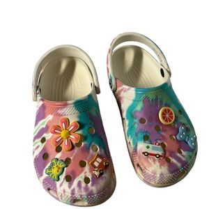 Women’s crocs size 7